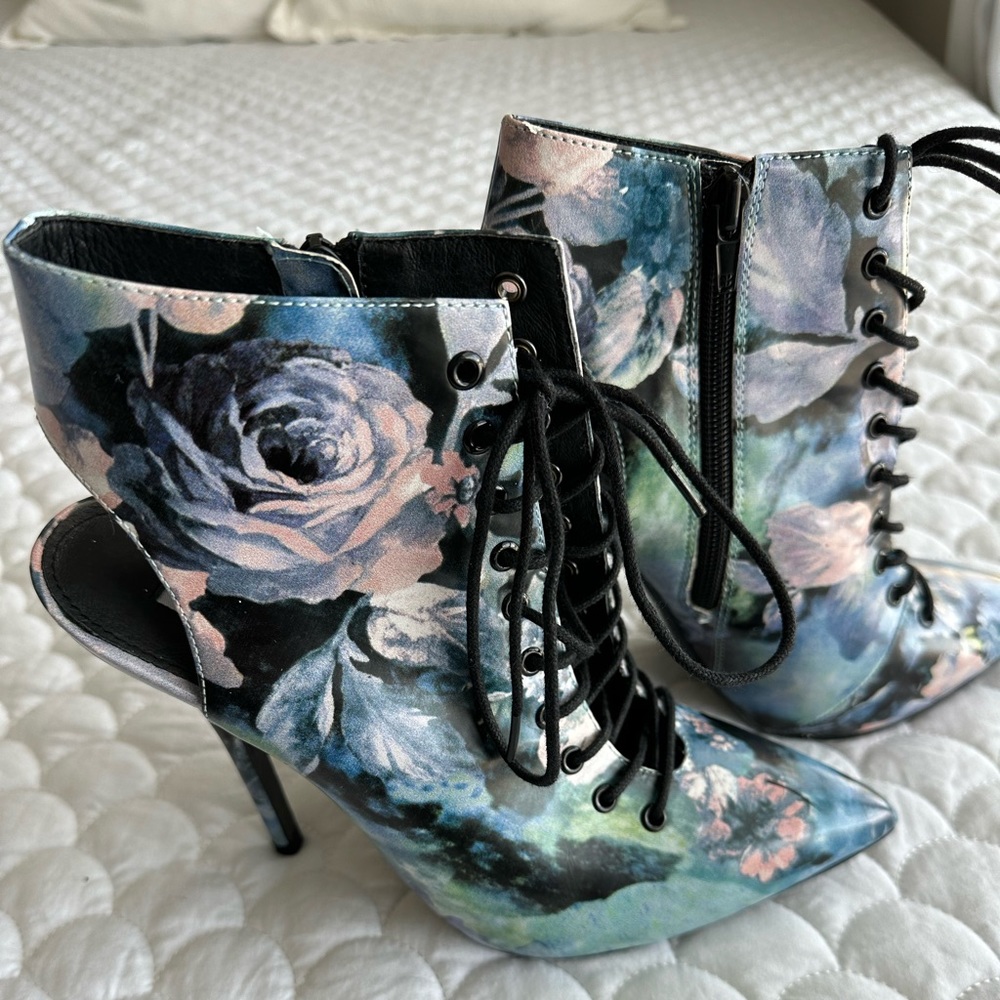 Steve Madden Drillbit Floral lace up bootie 5 inch heel